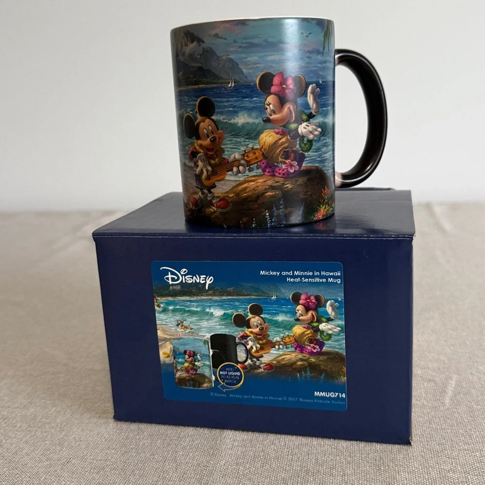 Morphing Mugs Disney Heat Sensitive Mug with Mickey and Minnie In Hawaii. - Picture 6 of 15